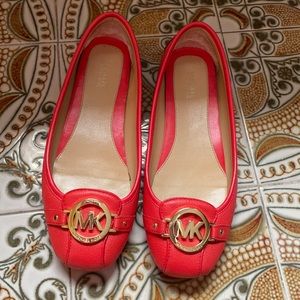 MK flats orangey red